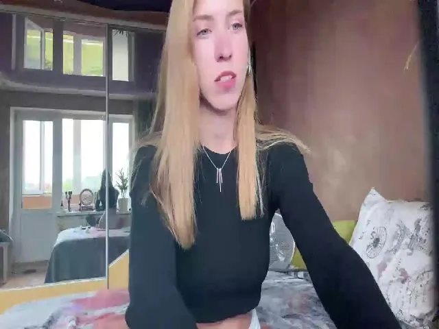 Live sex webcam photo for OhhMyCherry #273979892