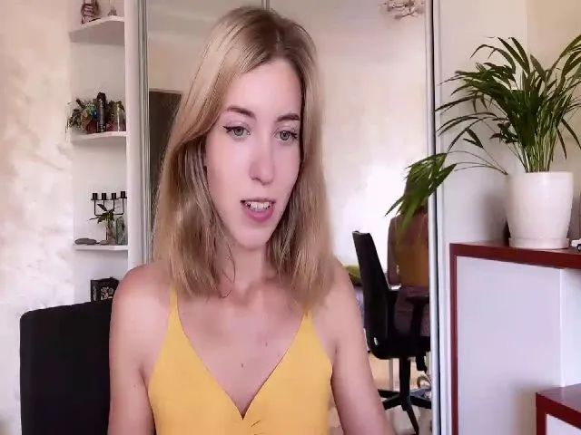 Live sex webcam photo for OhhMyCherry #274531669