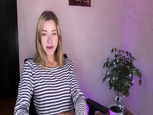 Live sex webcam photo for OhhMyCherry #274658643