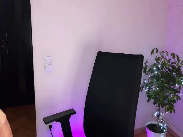Live sex webcam photo for OhhMyCherry #274660094