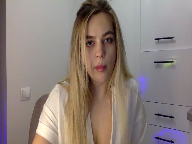 Live sex webcam photo for OhhPolly #272275047