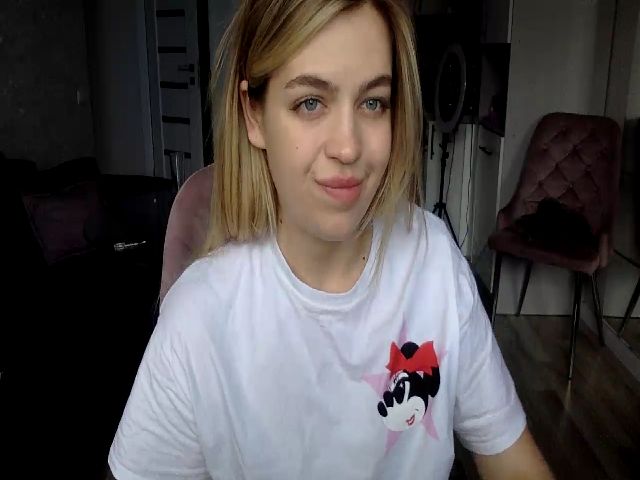 Live sex webcam photo for OhhPolly #272447905