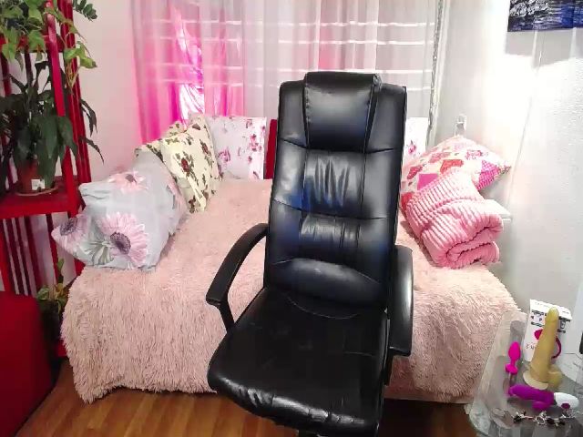 Live sex webcam photo for OlgaSaphire #272852928