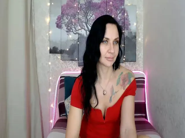 Live sex webcam photo for OliMills #272328060