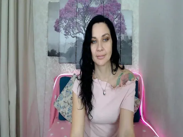 Live sex webcam photo for OliMills #272405205
