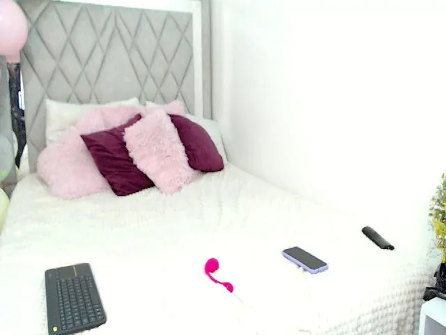 Live sex webcam photo for Olivia_fyre #272533316