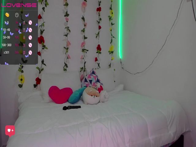 Live sex webcam photo for Olivia_smith_ #273671776