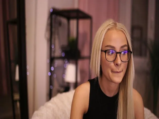 Live sex webcam photo for Only18sweet #273754339