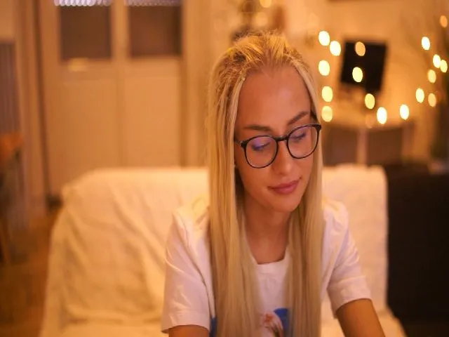 Live sex webcam photo for Only18sweet #273958445