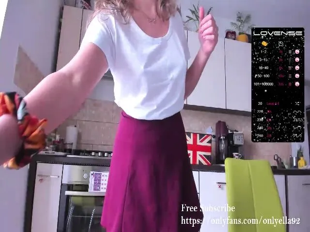 Live sex webcam photo for OnlyElla92 #272240640