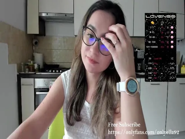 Live sex webcam photo for OnlyElla92 #272462129