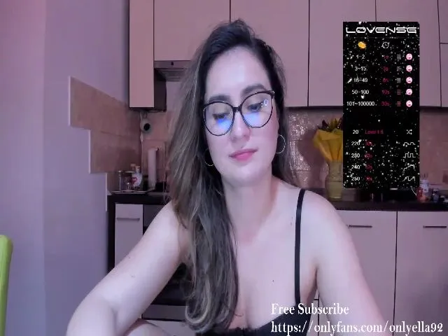 Live sex webcam photo for OnlyElla92 #272597465
