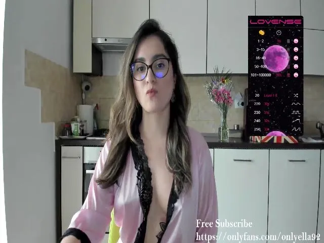 Live sex webcam photo for OnlyElla92 #272698093