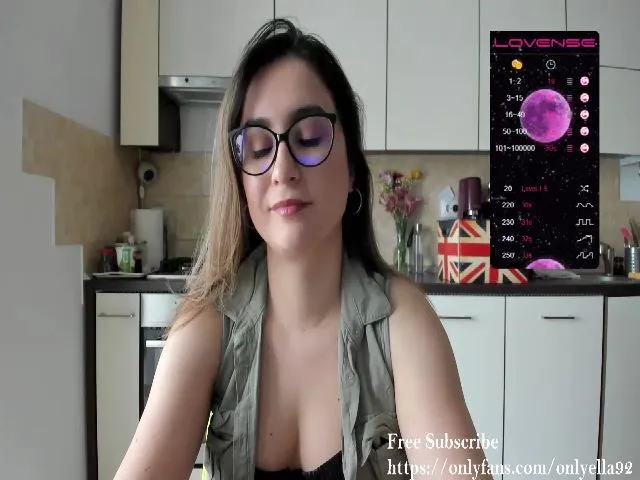 Live sex webcam photo for OnlyElla92 #272753645