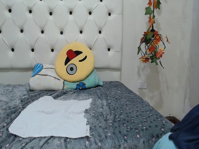 Live sex webcam photo for Orianafox #272641631