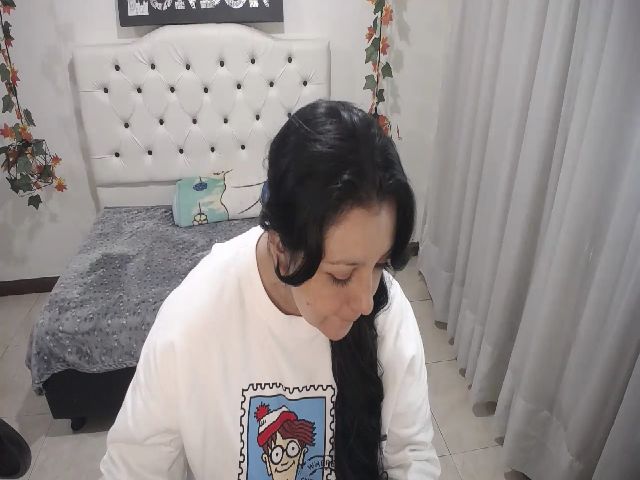 Live sex webcam photo for Orianafox #272706130