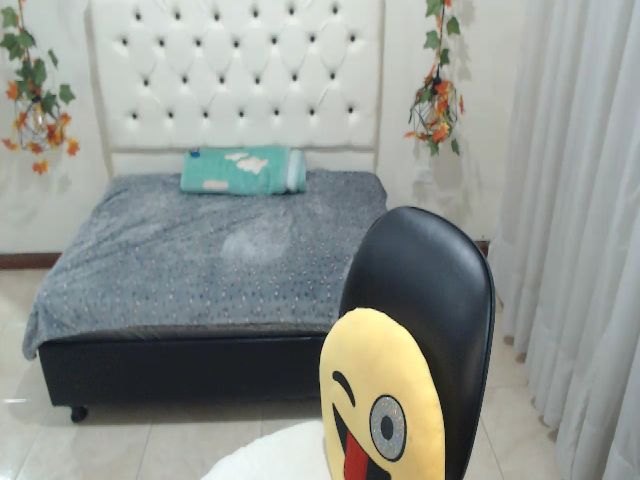 Live sex webcam photo for Orianafox #272862605