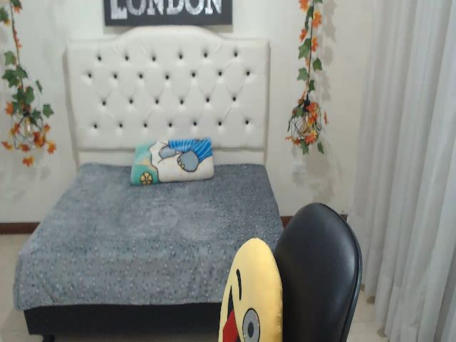 Live sex webcam photo for Orianafox #272872558