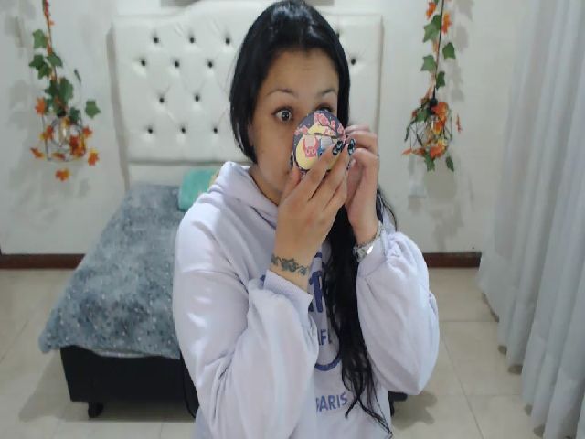 Live sex webcam photo for Orianafox #272892030