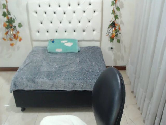 Live sex webcam photo for Orianafox #272989282