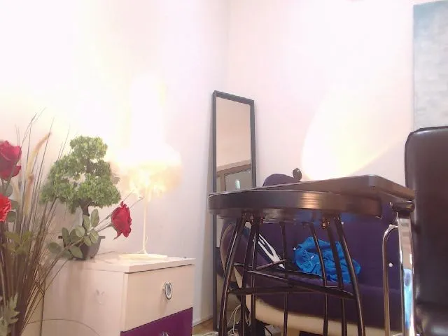 Live sex webcam photo for OzzyVal #272129064