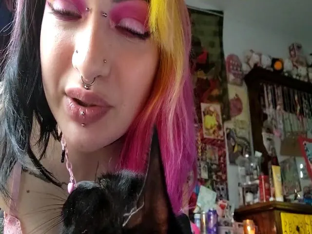 Live sex webcam photo for PainbowBrite #274081565