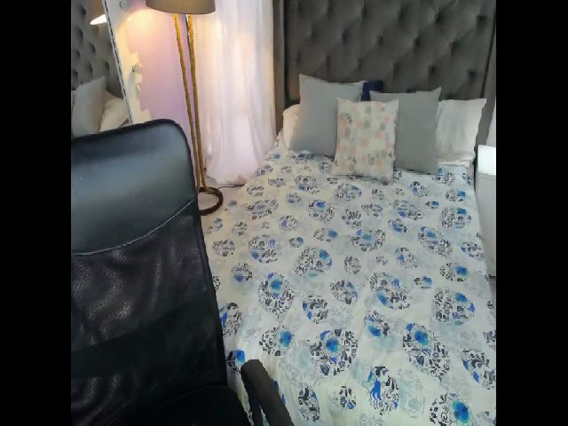 Live sex webcam photo for Paolu #273332077