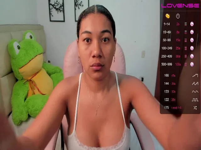 Live sex webcam photo for PaulaJoness #271945517