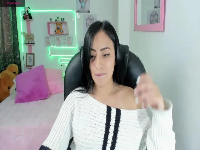 Live sex webcam photo for Paulina2700 #271763592