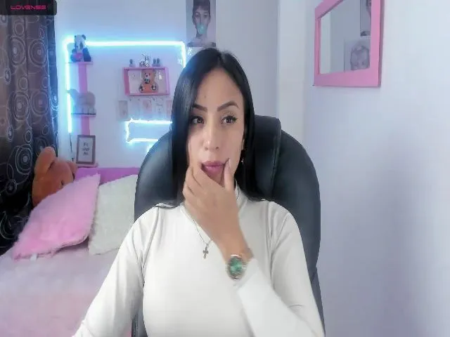 Live sex webcam photo for Paulina2700 #272271173