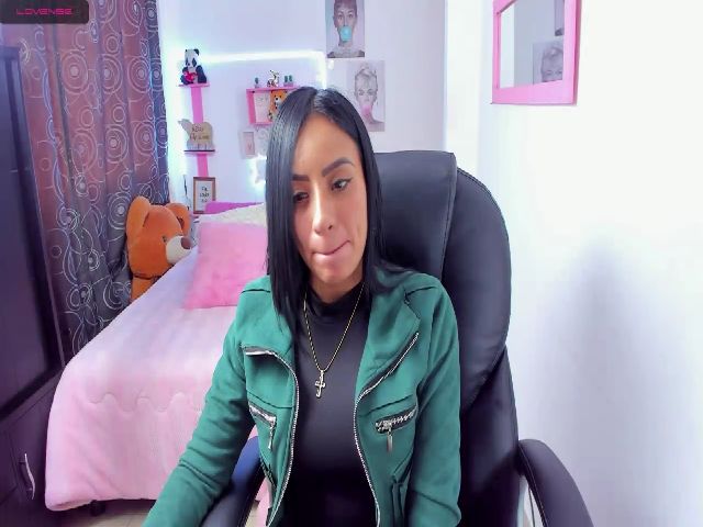 Live sex webcam photo for Paulina2700 #272877804