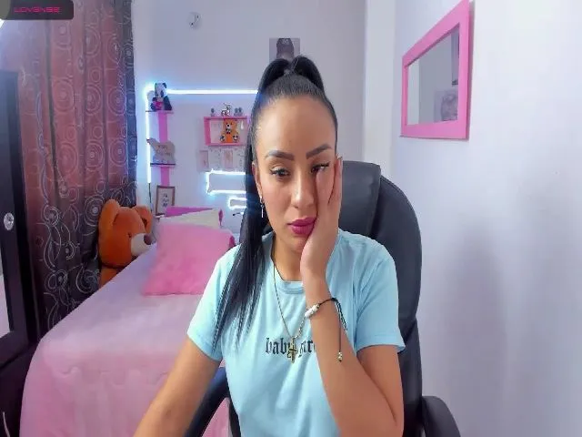 Live sex webcam photo for Paulina2700 #272887830