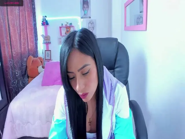 Live sex webcam photo for Paulina2700 #272972069