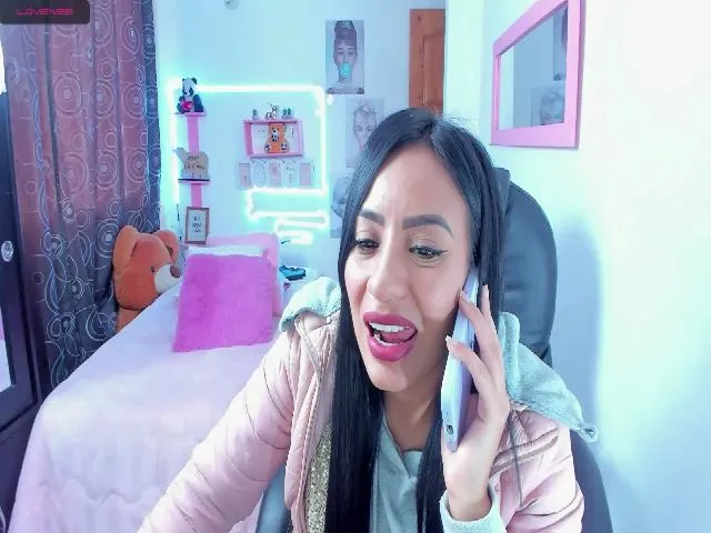 Live sex webcam photo for Paulina2700 #273100174