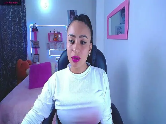 Live sex webcam photo for Paulina2700 #273347145