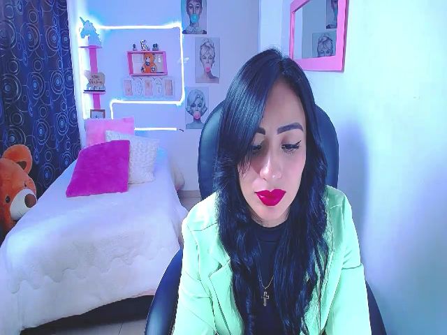 Live sex webcam photo for Paulina2700 #274576922