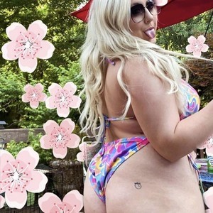 Live sex webcam photo for Peaches2299 #291422568