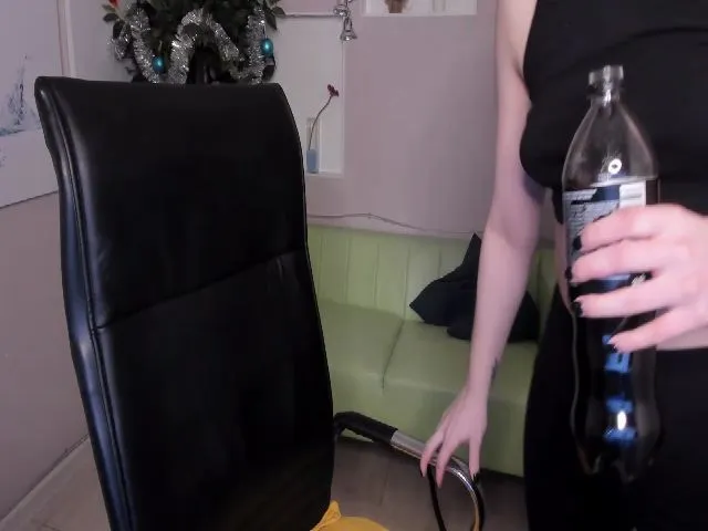 Live sex webcam photo for PennyLoveme #271942211