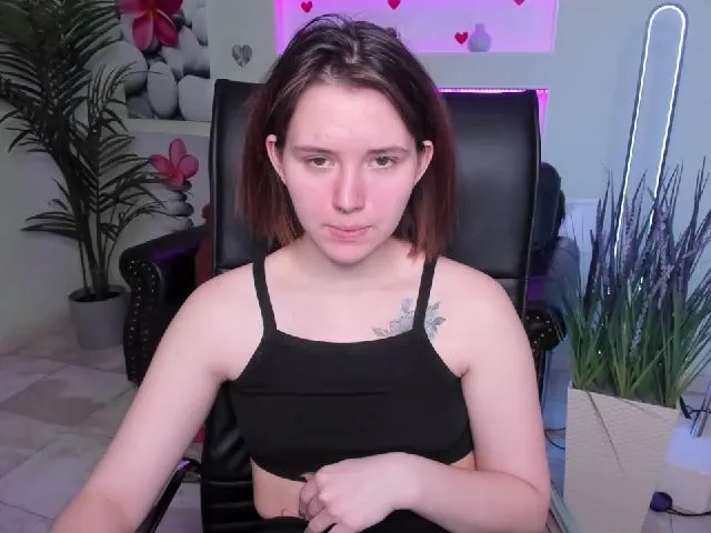 Live sex webcam photo for PennyLoveme #272696640