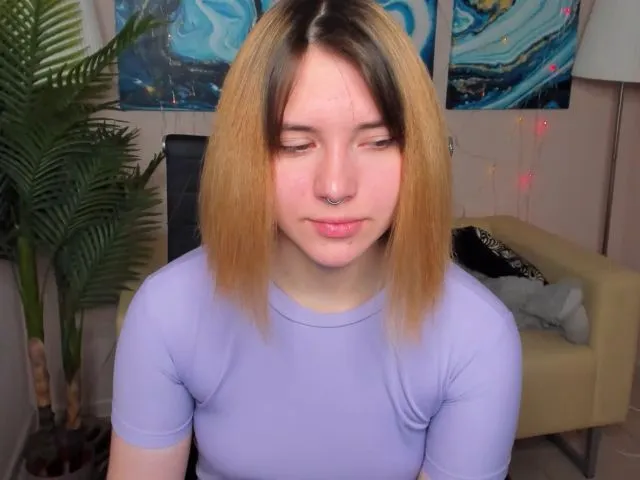 Live sex webcam photo for PennyLoveme #272951768