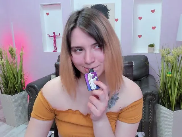 Live sex webcam photo for PennyLoveme #273447127