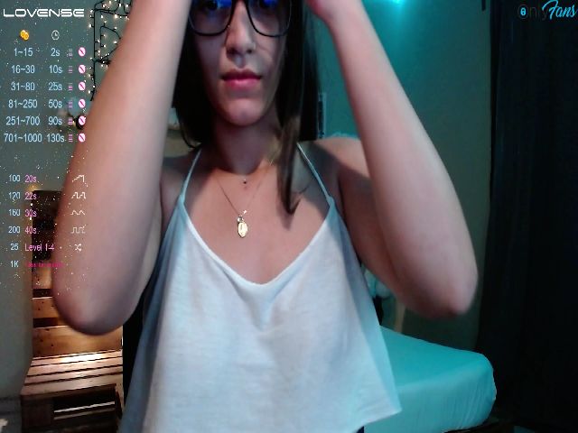 Live sex webcam photo for PerfecttPeach #272889555