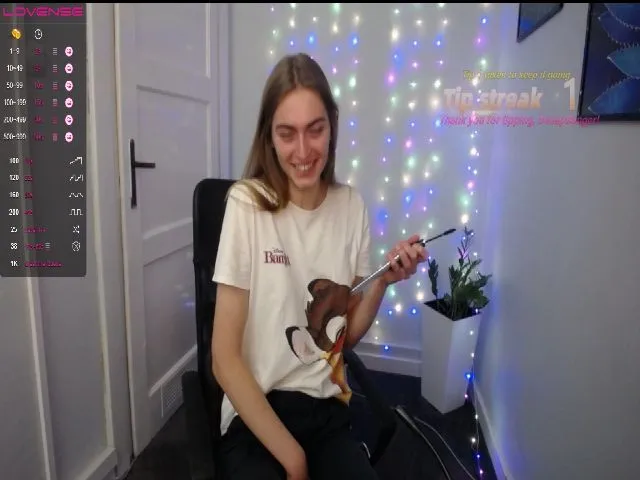 Live sex webcam photo for PersonYouNeed #274593583