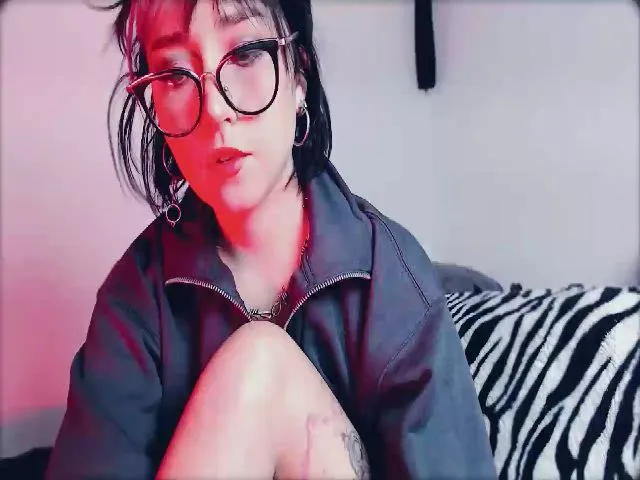 Live sex webcam photo for Petit_Haze #272185054