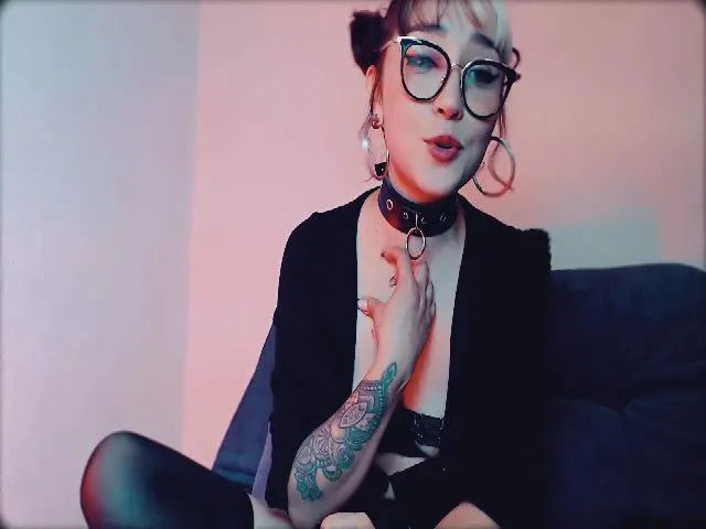 Live sex webcam photo for Petit_Haze #272937964