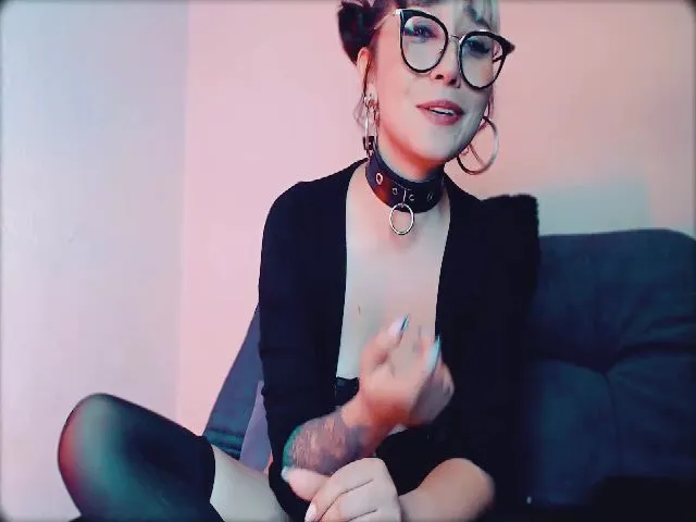 Live sex webcam photo for Petit_Haze #272938009