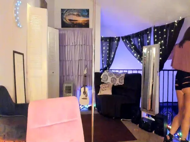 Live sex webcam photo for PetiteJewel #271991329