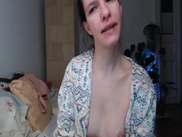 Live sex webcam photo for PetitePinkie #272900522