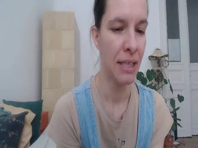 Live sex webcam photo for PetitePinkie #273493812