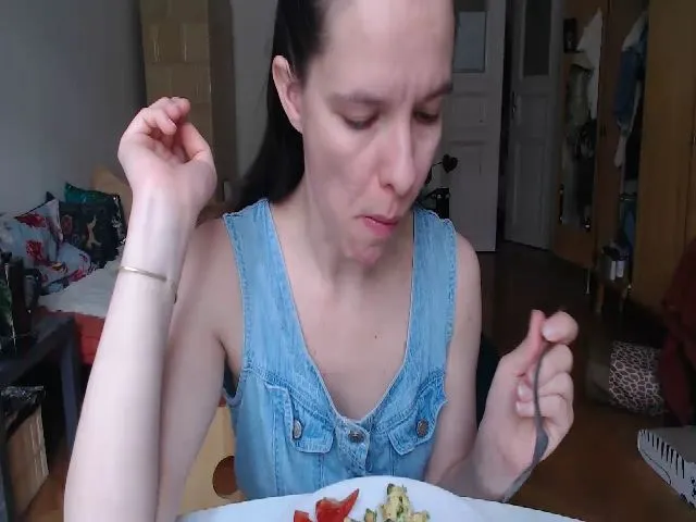 Live sex webcam photo for PetitePinkie #273572280